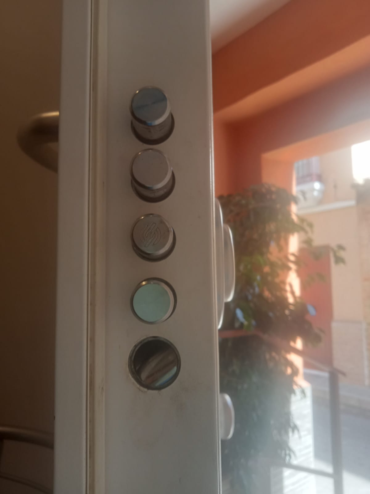 Sistema multipunto de 5 puntos de cierre en marco de puerta — sur Alicante